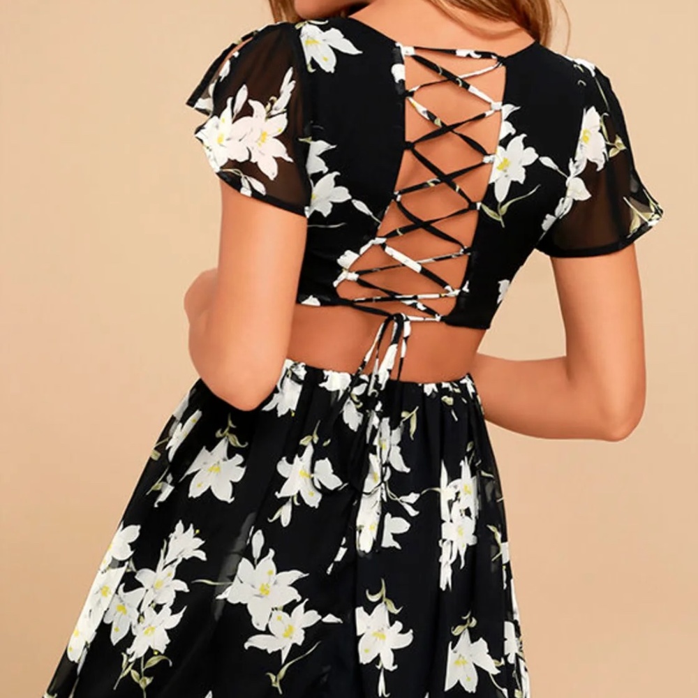 LuLu's La Brea Black Floral Print Backless Lace-Up Dress